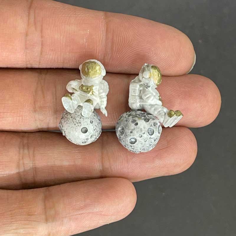 ماکت آدمک فضانورد و ماه